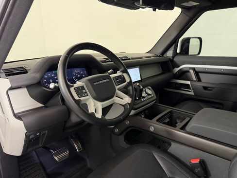 Used 2021 Land Rover Defender 110 X-Dynamic SE AWD/4WD image 4