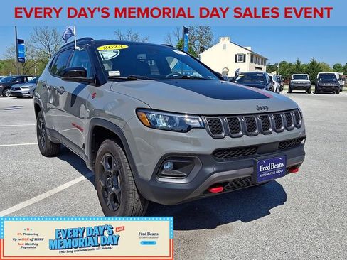Used 2023 Jeep Compass Trailhawk AWD/4WD image 2