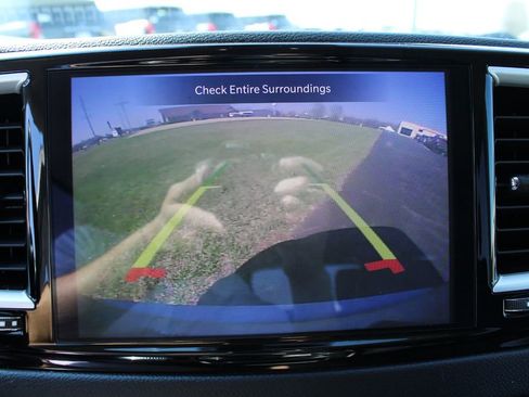 Used 2021 Chrysler Pacifica Touring-L FWD image 39