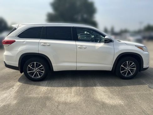 Used 2018 Toyota Highlander XLE AWD/4WD image 9
