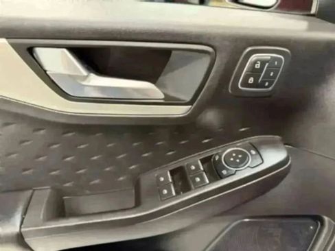 Used 2020 Ford Escape SEL image 11