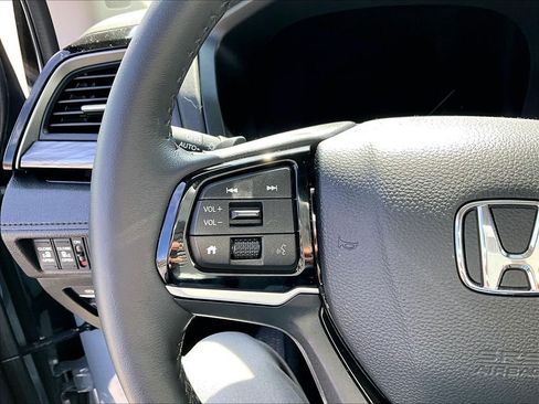 Used 2025 Honda Odyssey Elite image 24