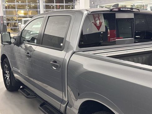 Used 2024 Nissan Titan SV w/ SV Convenience Package image 19