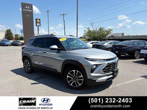 Used 2025 Chevrolet TrailBlazer LT FWD image 1