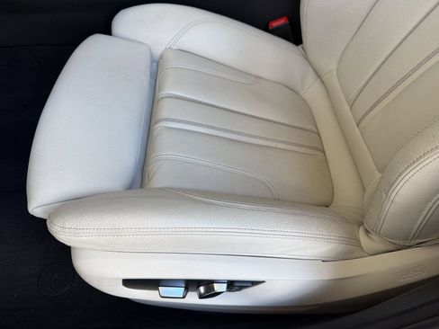 Used 2023 BMW 530e xDrive w/ Premium Package AWD/4WD image 13