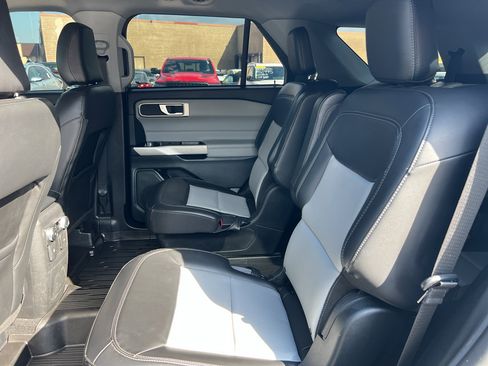 Used 2023 Ford Explorer XLT w/ Equipment Group 202A image 7