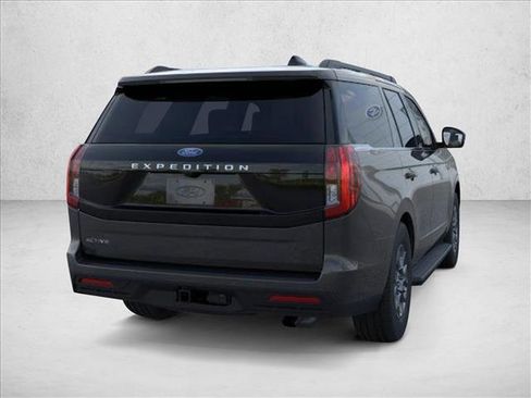 New 2026 Ford Expedition Active image 8