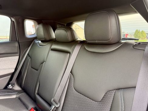 Used 2025 Jeep Compass Latitude image 12