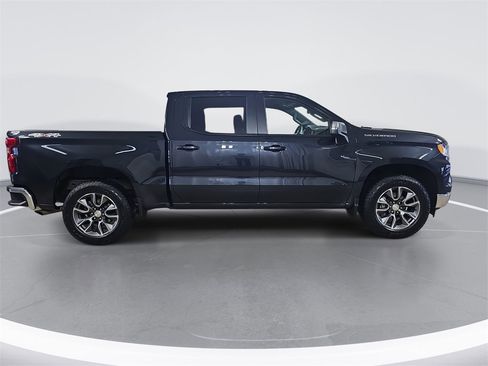 Used 2024 Chevrolet Silverado 1500 LT image 2