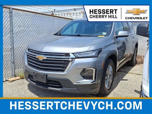 Used 2023 Chevrolet Traverse LT FWD image 1