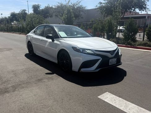Used 2022 Toyota Camry XSE w/ Navigation Upgrade Package FWD image 3