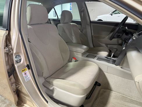 Used 2010 Toyota Camry SE image 20