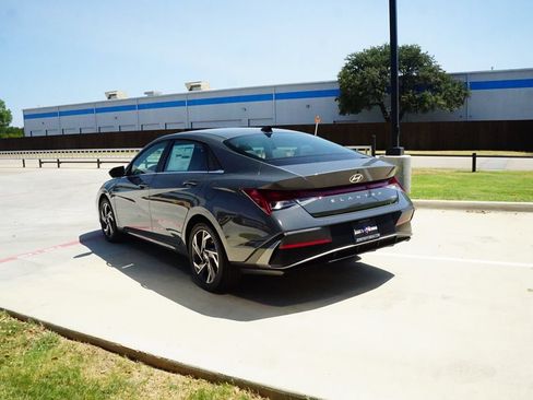 New 2026 Hyundai Elantra Limited FWD image 5