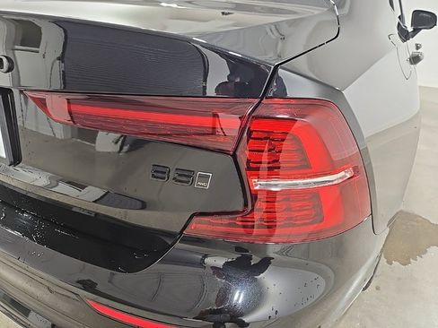 Used 2024 Volvo S60 B5 Plus image 21