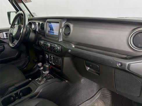 Used 2021 Jeep Gladiator Willys image 28