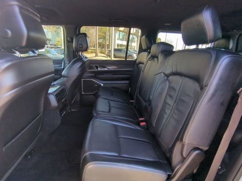 Used 2022 Jeep Wagoneer Series III image 17