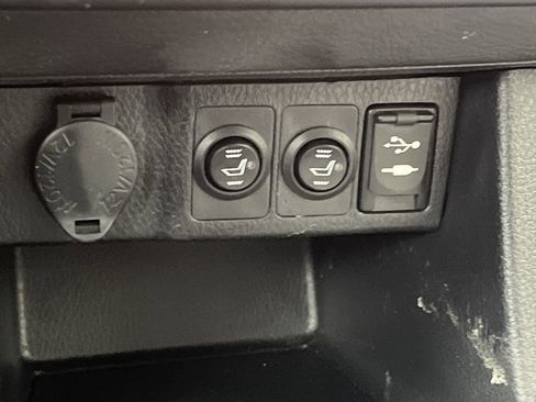 Used 2015 Toyota Corolla LE image 16