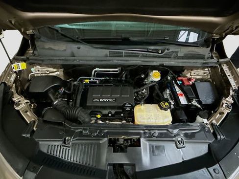 Used 2018 Chevrolet Trax LS image 28