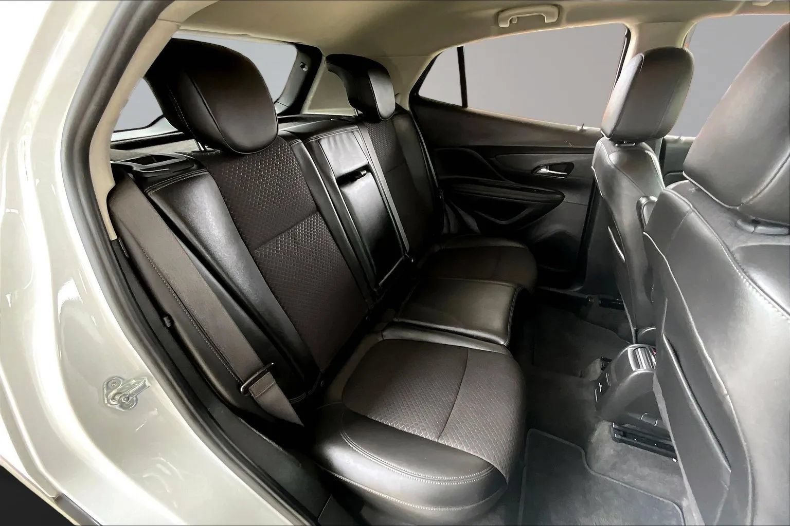 Used 2022 Buick Encore Preferred w/ Safety Package FWD image 22