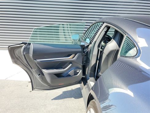 Certified 2025 Porsche Taycan 4S image 17
