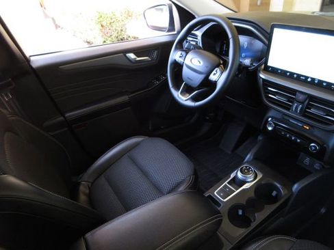 Certified 2025 Ford Escape SE FWD image 21