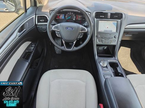 Used 2020 Ford Fusion SE w/ Equipment Group 151A FWD image 4