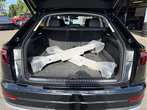 Used 2024 Audi Q8 Premium Plus w/ Premium Plus Package image 17