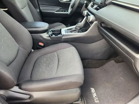 Used 2021 Toyota RAV4 XLE w/ Convenience Package FWD image 13