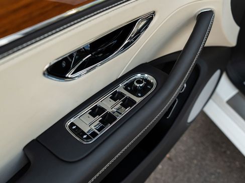 Certified 2023 Bentley Flying Spur V8 AWD/4WD image 24