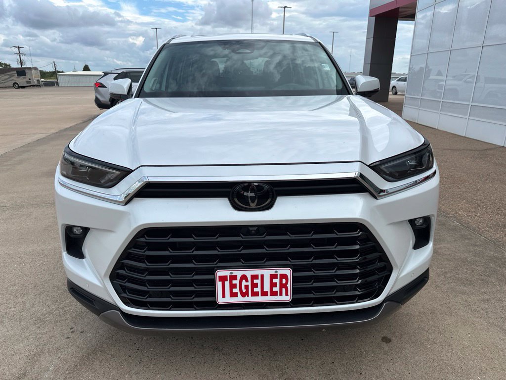 Used 2024 Toyota Grand Highlander AWD image 2