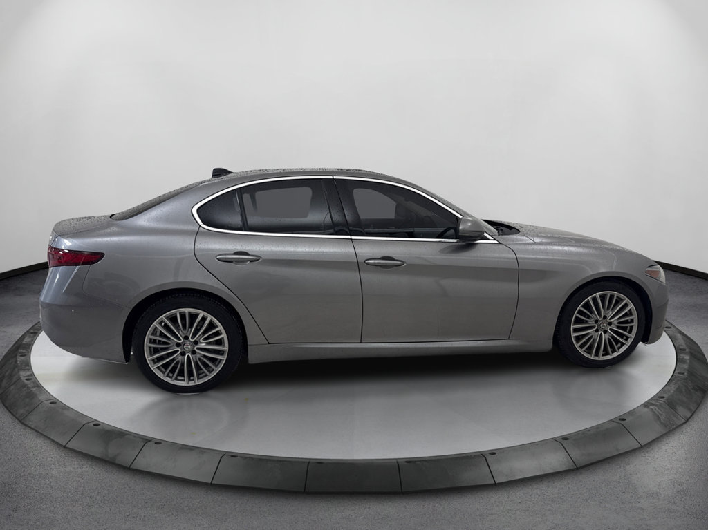 Used 2019 Alfa Romeo Giulia Ti w/ Quick Order Package 22Z Lusso RWD image 4