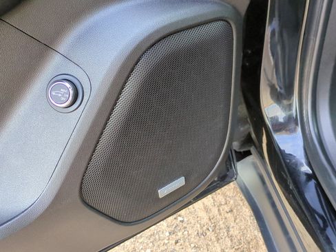 Used 2022 GMC Acadia SLT w/ Technology Package image 13