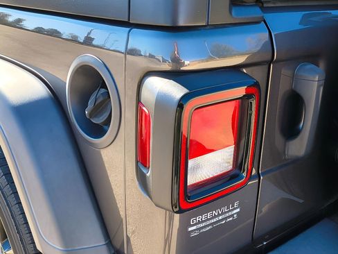 Used 2021 Jeep Wrangler Unlimited Sport image 4