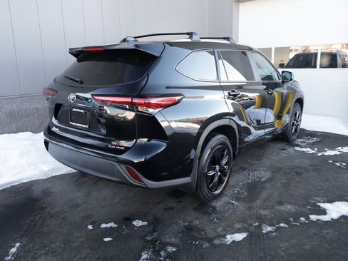 Certified 2023 Toyota Highlander XLE image 12