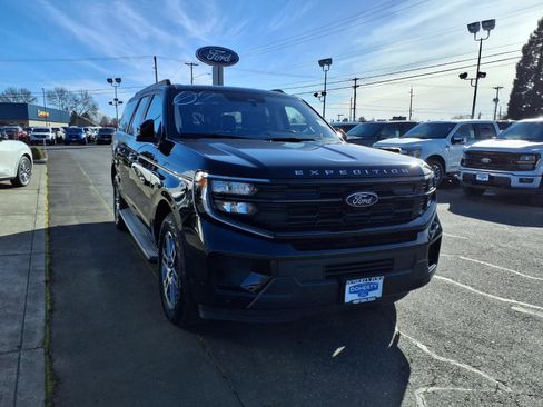Certified 2025 Ford Expedition Max Active image 3