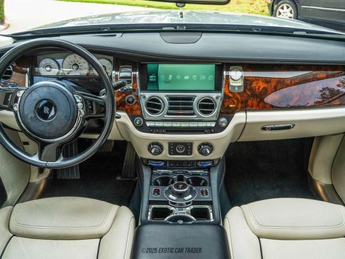 Used 2015 Rolls-Royce Ghost image 48