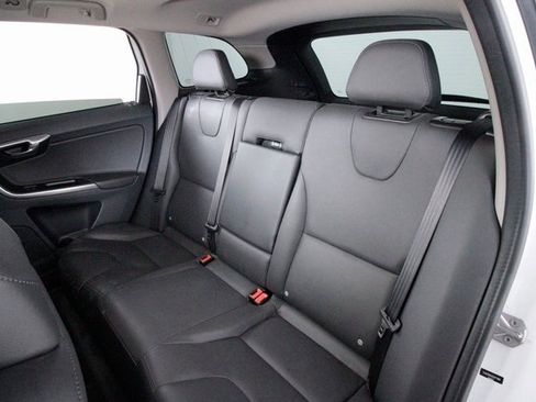 Used 2016 Volvo XC60 T5 Premier w/ Climate Package image 29