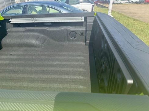 New 2026 Nissan Frontier PRO-4X w/ Pro-4x Convenience Package image 4