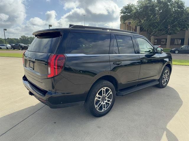 Used 2025 Ford Expedition Active AWD/4WD image 4