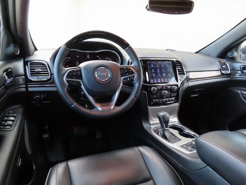 Certified 2019 Jeep Grand Cherokee Overland image 4