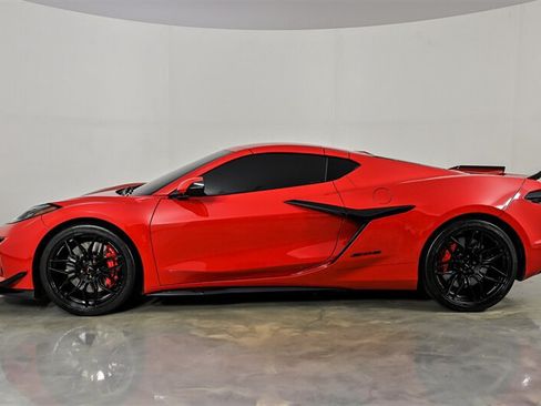 Used 2023 Chevrolet Corvette Z06 w/ Engine Appearance Package RWD image 6