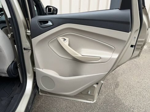 Used 2017 Ford Escape SE w/ SE Cold Weather Package FWD image 18