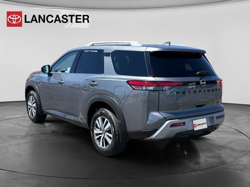 Used 2025 Nissan Pathfinder SL w/ Black Appearance Package FWD image 5