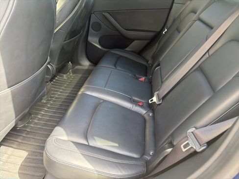 Used 2021 Tesla Model Y Long Range image 12