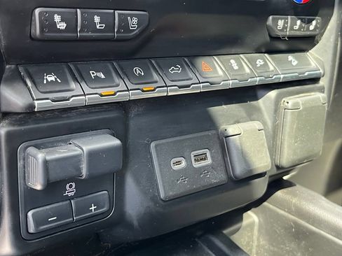 Used 2020 GMC Sierra 1500 AT4 w/ AT4 Premium Package AWD/4WD image 21