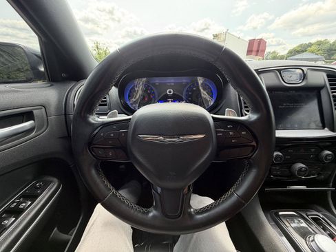 Used 2019 Chrysler 300 S AWD/4WD image 13