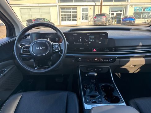 Certified 2025 Kia Carnival image 13