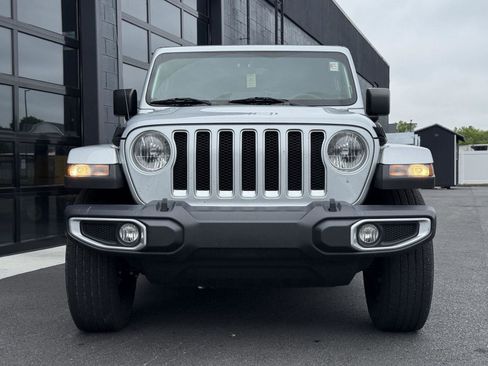 Used 2023 Jeep Wrangler Unlimited Sahara AWD/4WD image 4