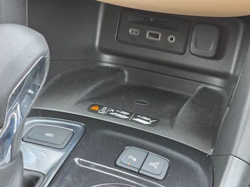 Used 2022 Chevrolet Equinox Premier AWD/4WD image 34