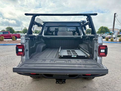 Used 2020 Jeep Gladiator Rubicon AWD/4WD image 5